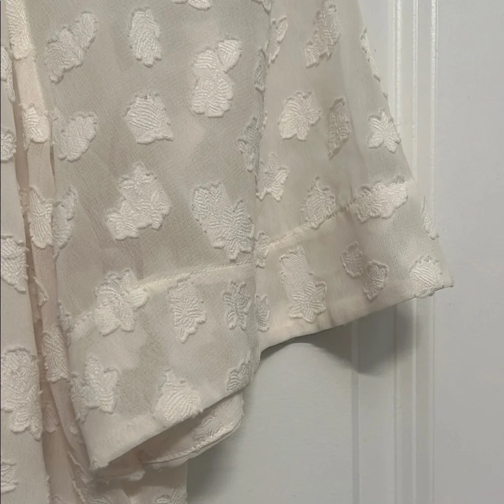 Feather Bone Anthropologie Short Sleeve Ruffled Off White Top Blouse Size Medium - Picture 8 of 13